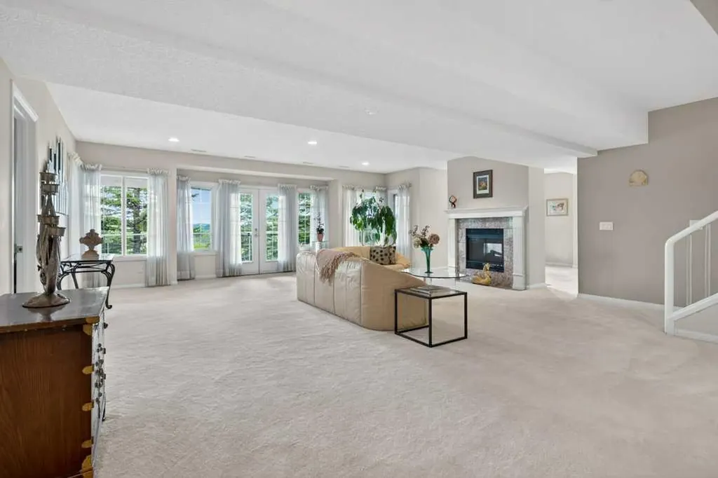152 Scenic Ridge Crescent NW Calgary AB T3L 1V7