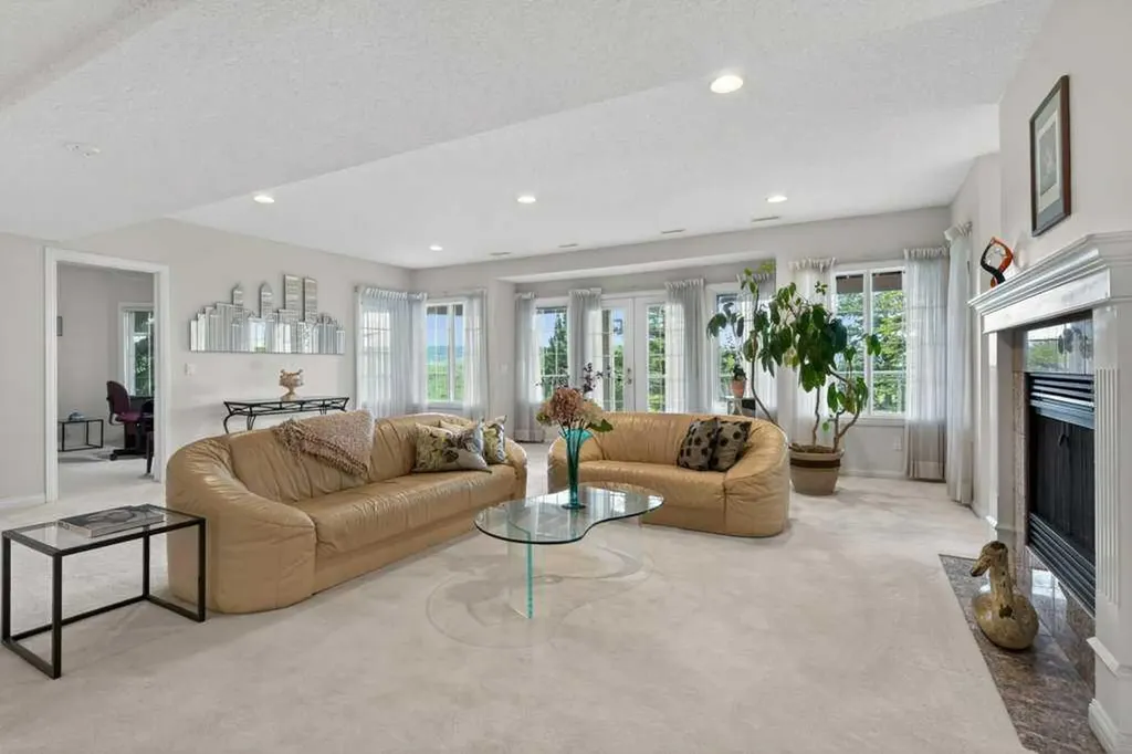 152 Scenic Ridge Crescent NW Calgary AB T3L 1V7