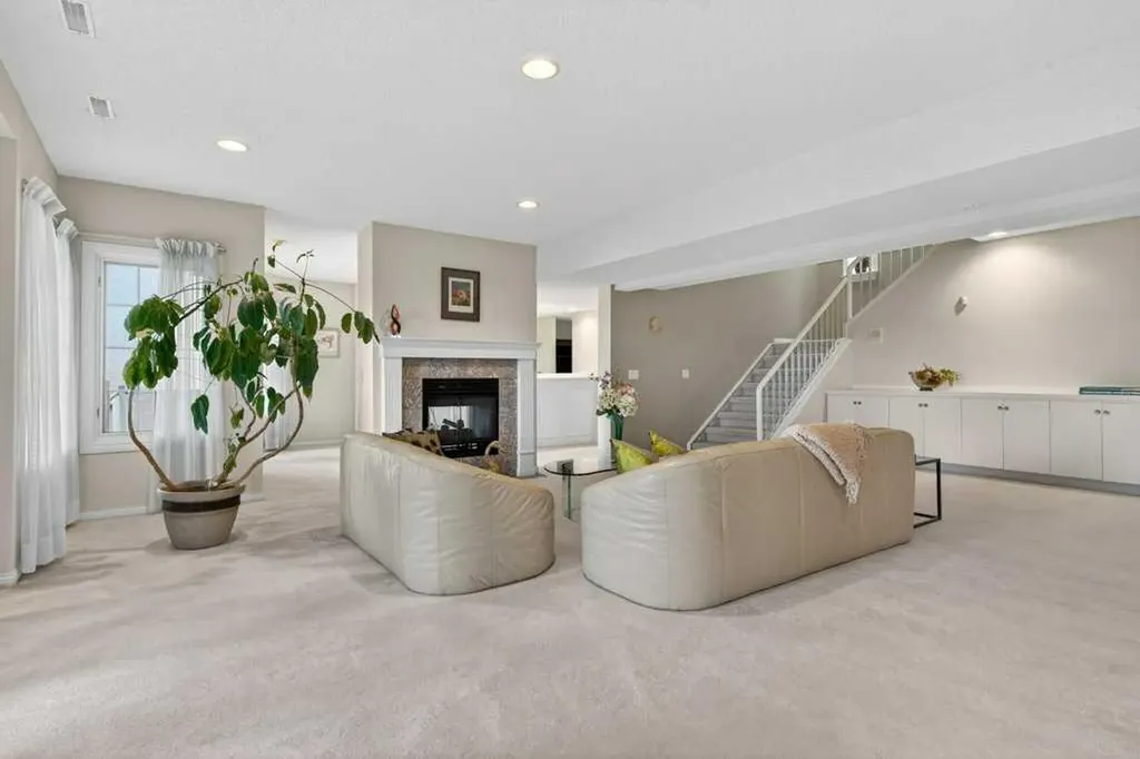 152 Scenic Ridge Crescent NW Calgary AB T3L 1V7