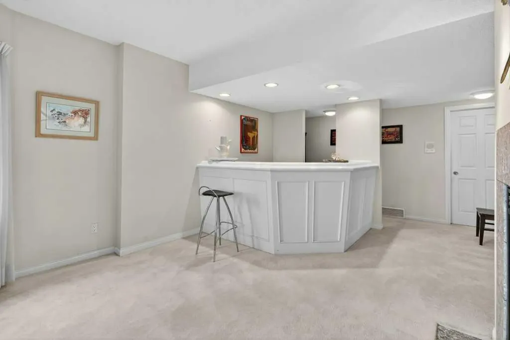 152 Scenic Ridge Crescent NW Calgary AB T3L 1V7