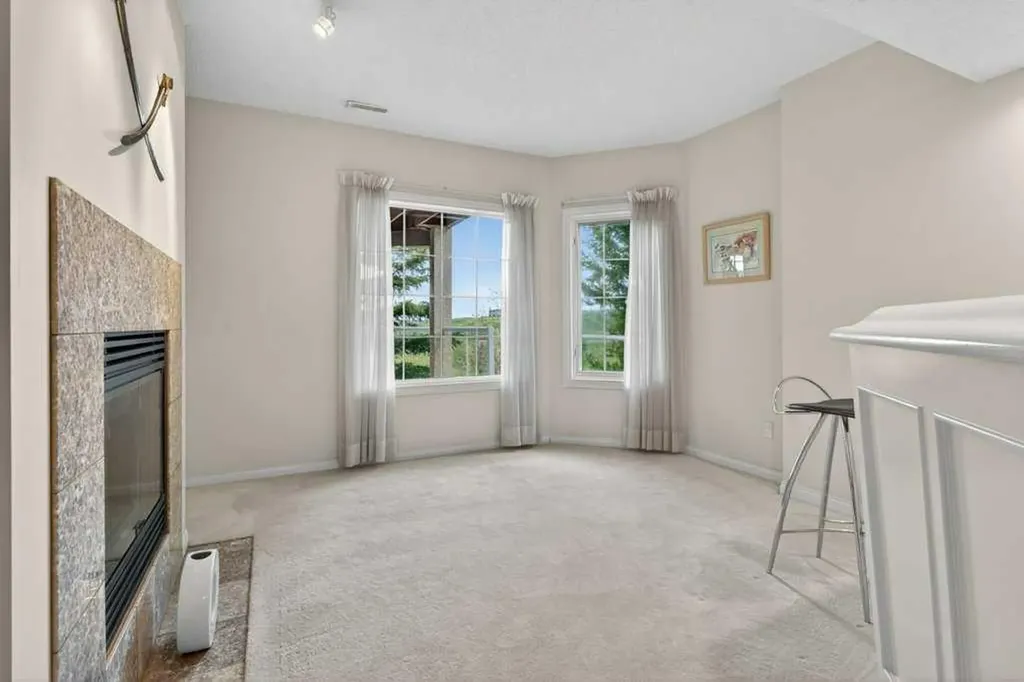 152 Scenic Ridge Crescent NW Calgary AB T3L 1V7