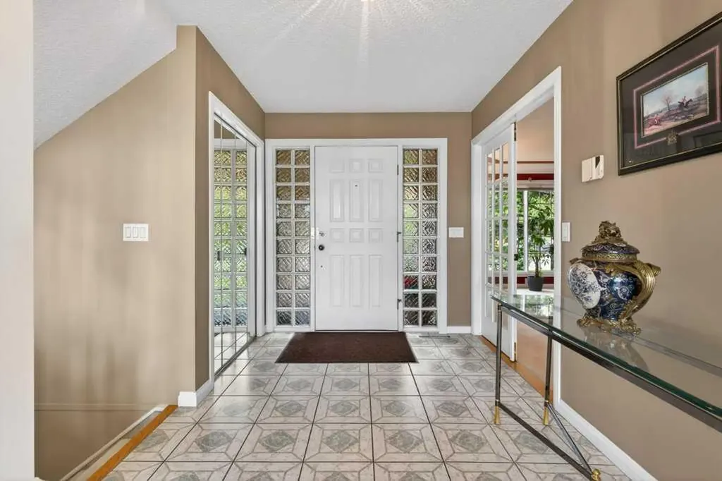152 Scenic Ridge Crescent NW Calgary AB T3L 1V7