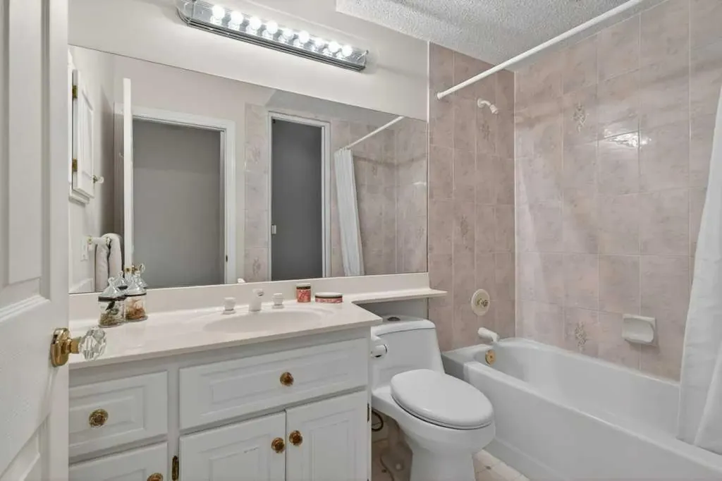 152 Scenic Ridge Crescent NW Calgary AB T3L 1V7