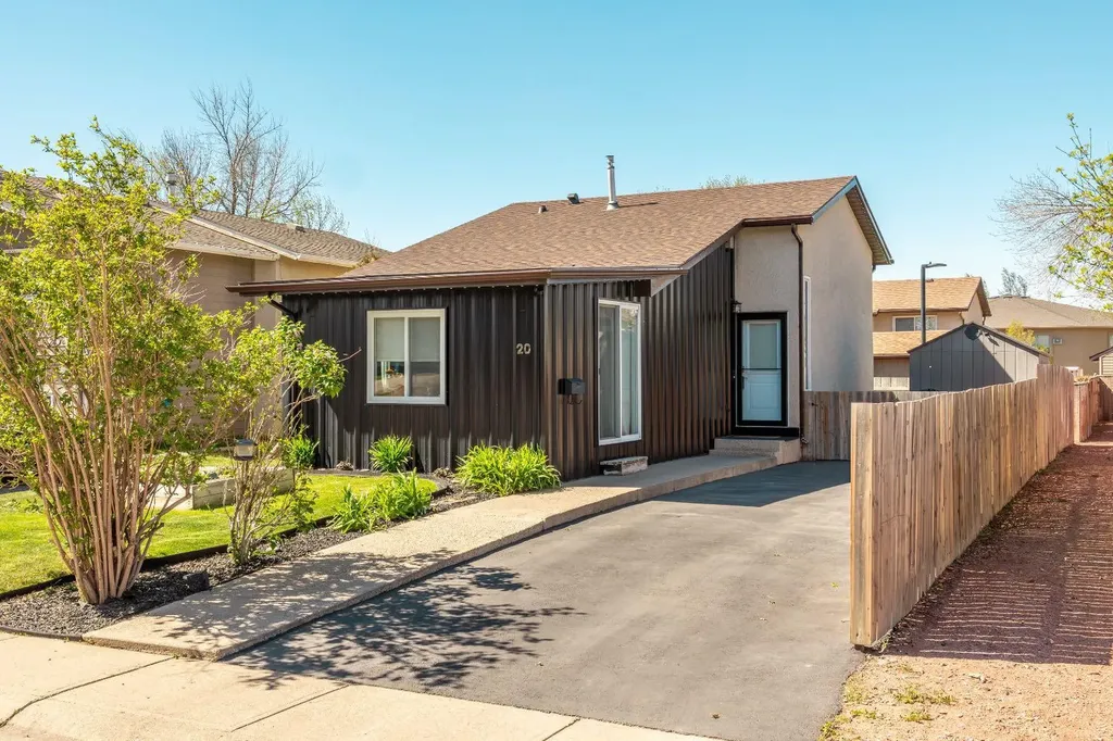 Lethbridge AB, 20 Columbia Bay W