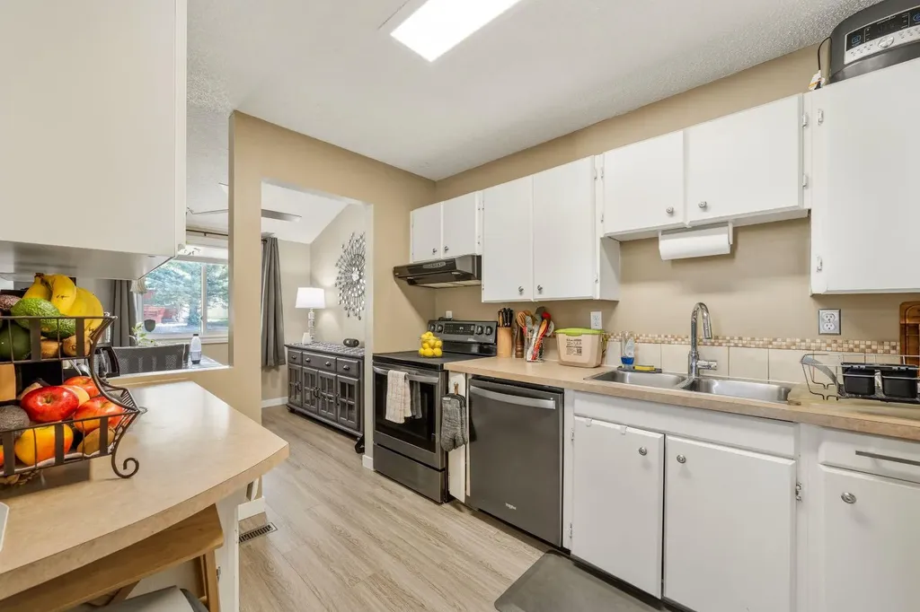 20 Columbia Bay W Lethbridge AB T1K 5A7