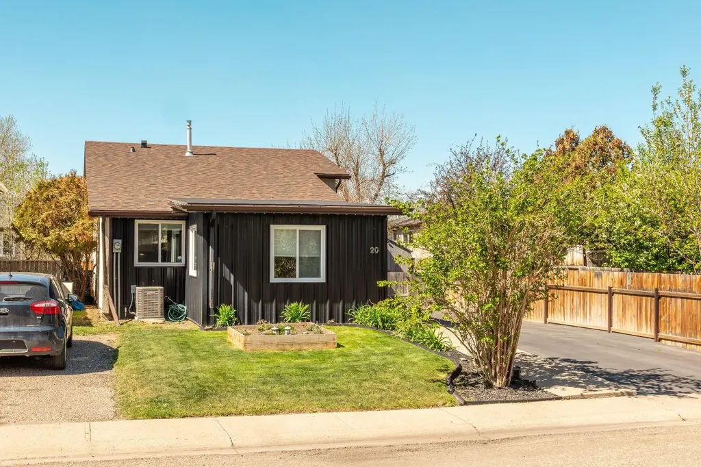 20 Columbia Bay W Lethbridge AB T1K 5A7