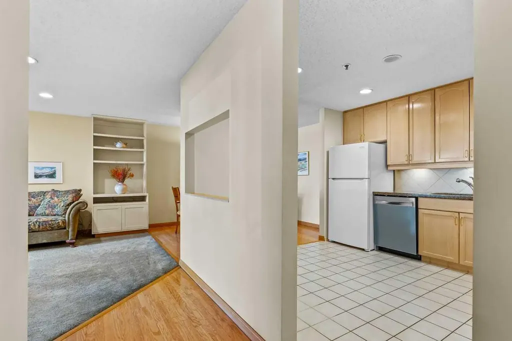723 57 Avenue SW Calgary AB T2V 4Z3