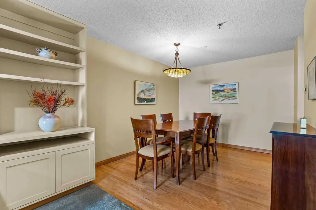 723 57 Avenue SW Calgary AB T2V 4Z3