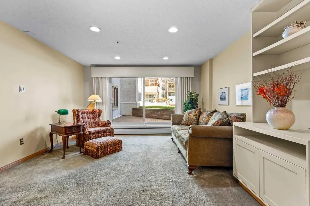 723 57 Avenue SW Calgary AB T2V 4Z3