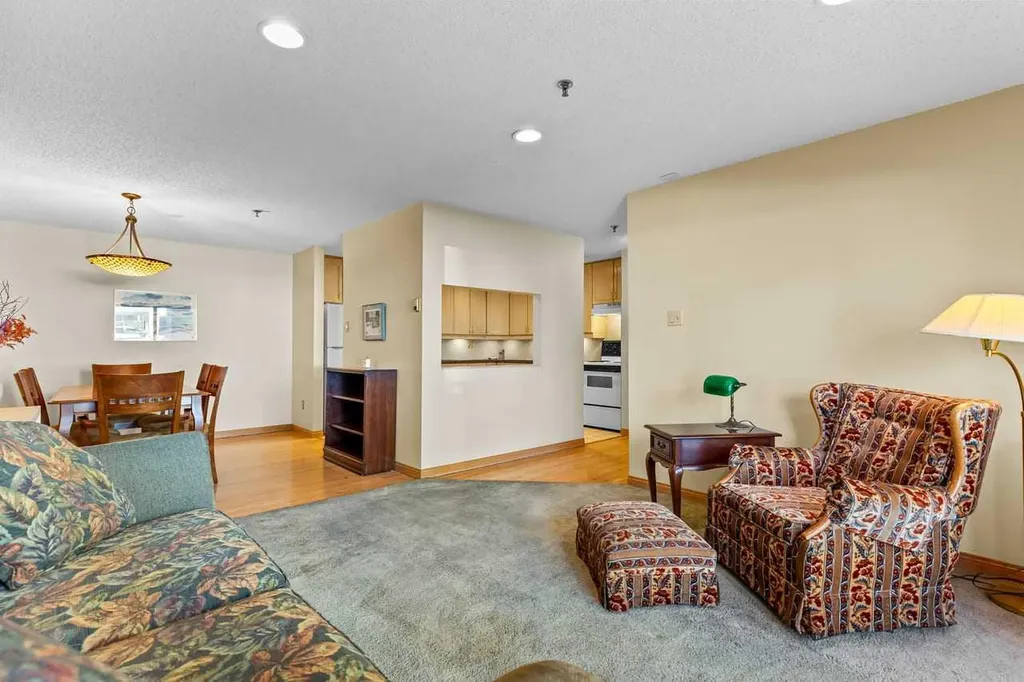 723 57 Avenue SW Calgary AB T2V 4Z3