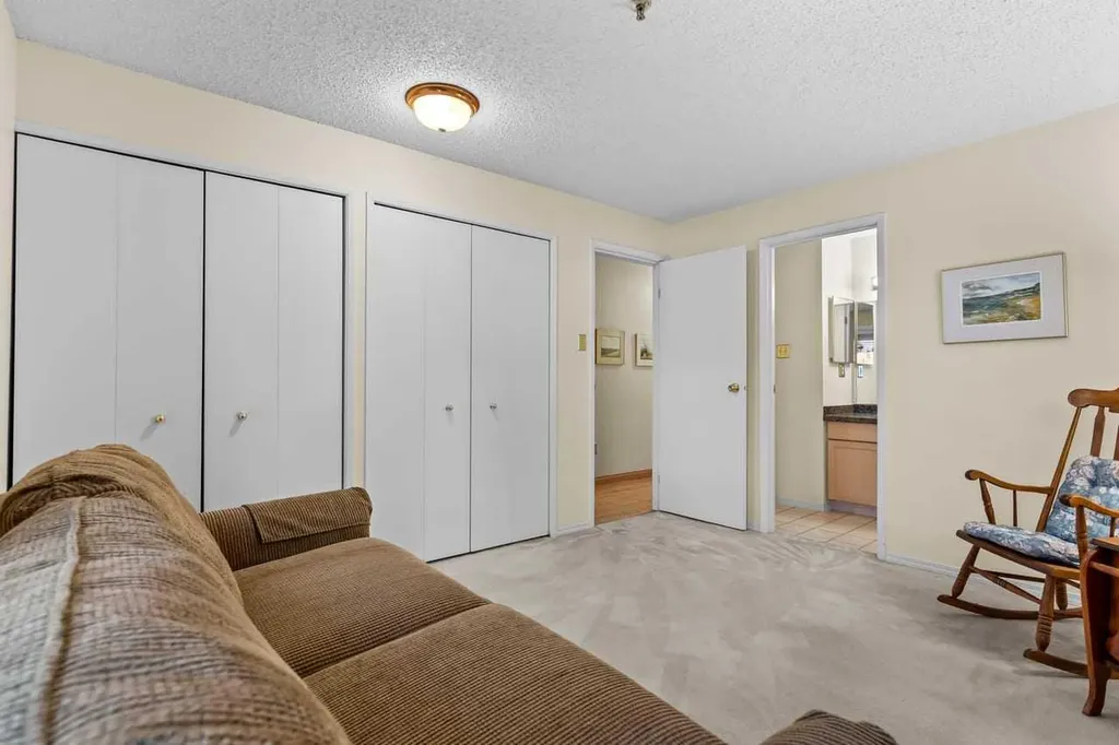 723 57 Avenue SW Calgary AB T2V 4Z3