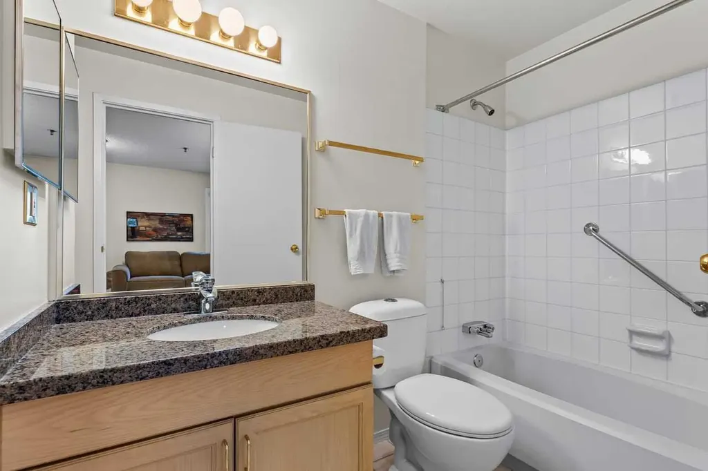 723 57 Avenue SW Calgary AB T2V 4Z3