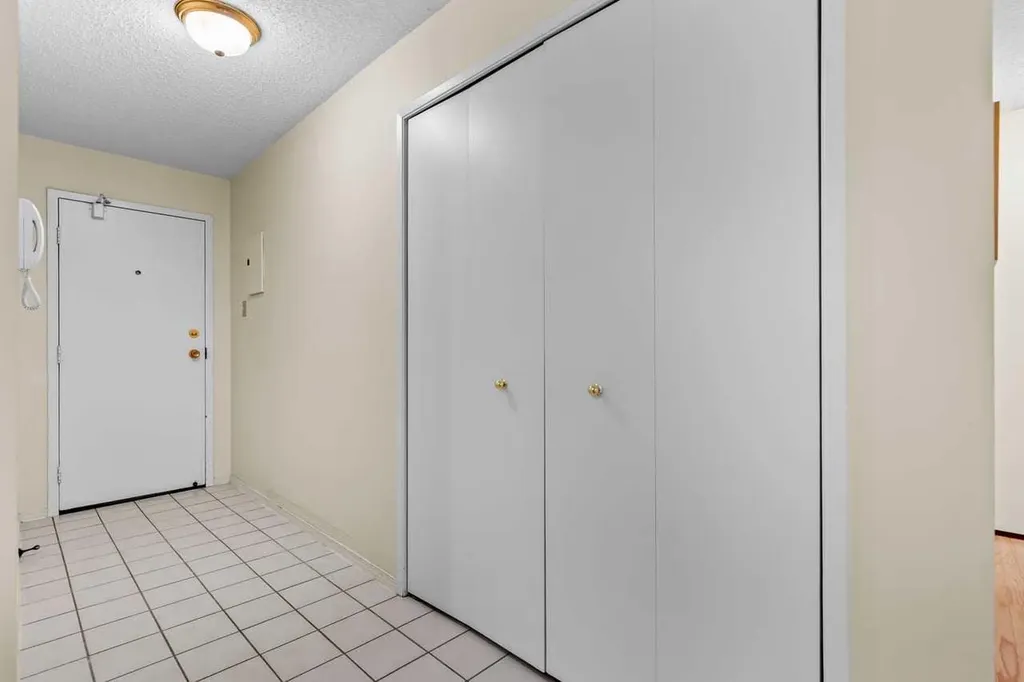 723 57 Avenue SW Calgary AB T2V 4Z3
