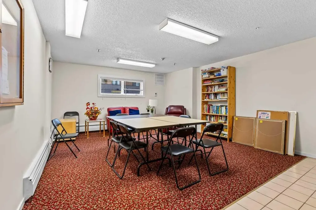 723 57 Avenue SW Calgary AB T2V 4Z3