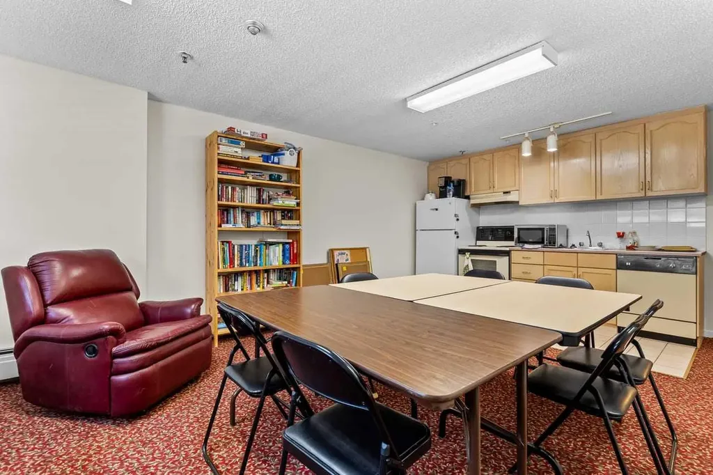 723 57 Avenue SW Calgary AB T2V 4Z3