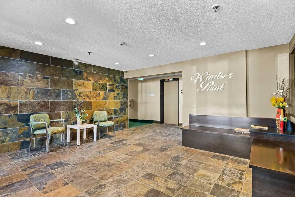 723 57 Avenue SW Calgary AB T2V 4Z3