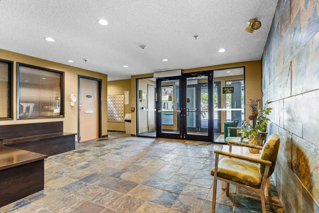 723 57 Avenue SW Calgary AB T2V 4Z3
