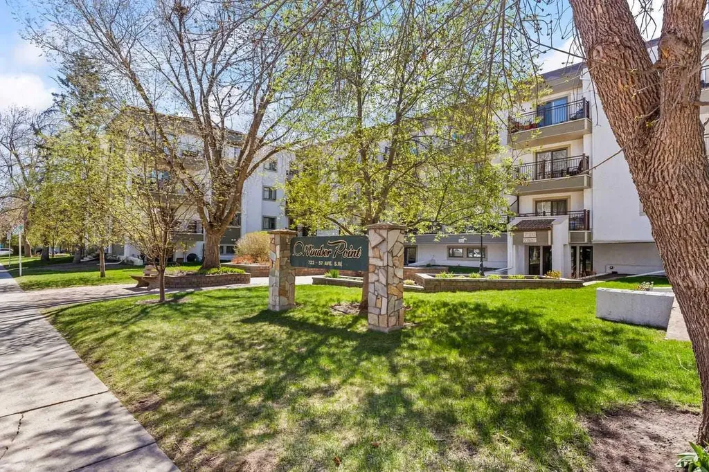 723 57 Avenue SW Calgary AB T2V 4Z3
