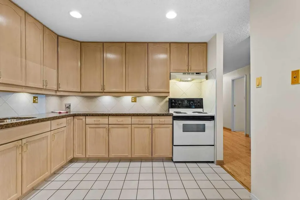 723 57 Avenue SW Calgary AB T2V 4Z3