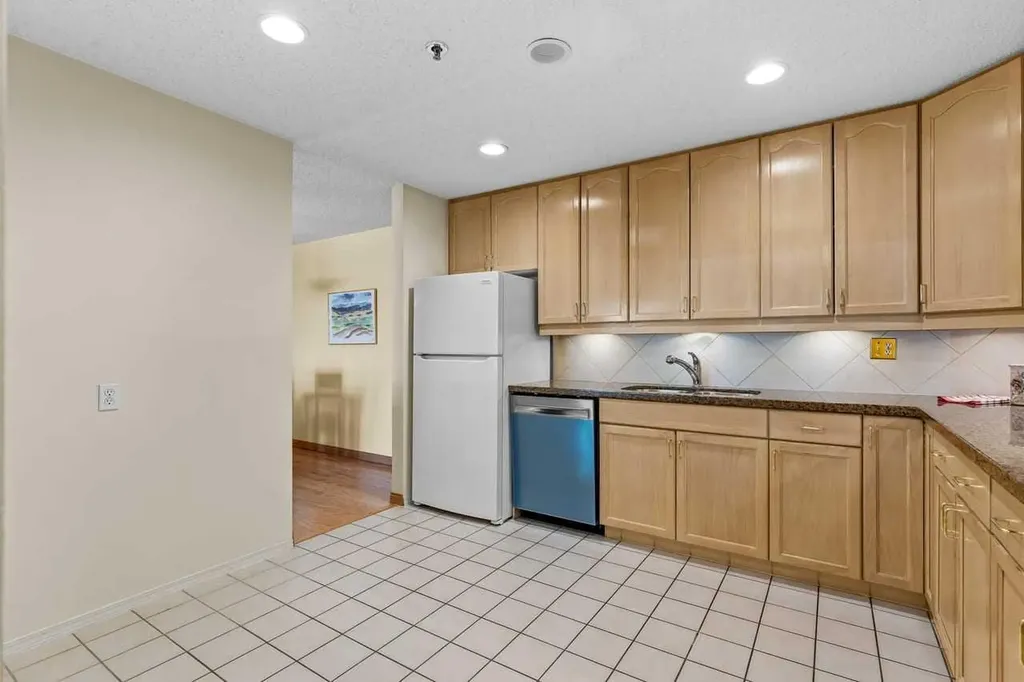 723 57 Avenue SW Calgary AB T2V 4Z3