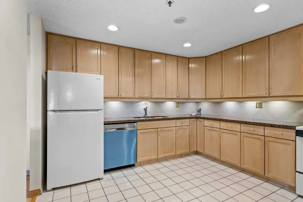 723 57 Avenue SW Calgary AB T2V 4Z3