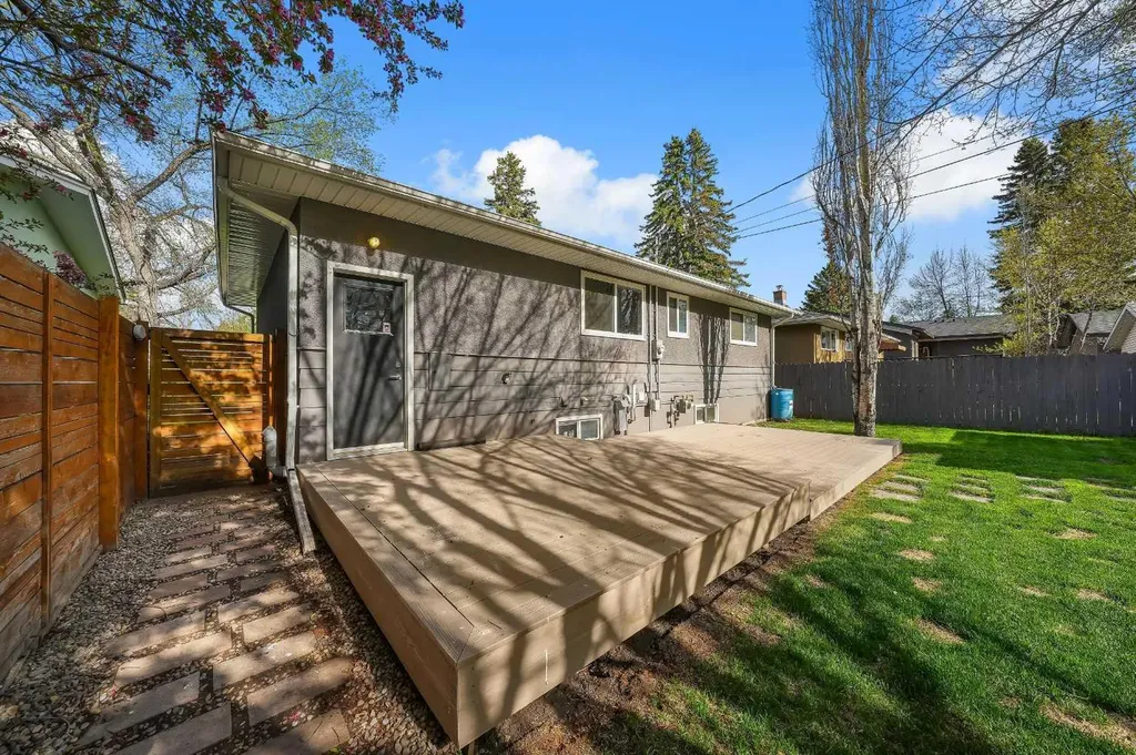 113 Langton Drive SW Calgary AB T3E 5G1
