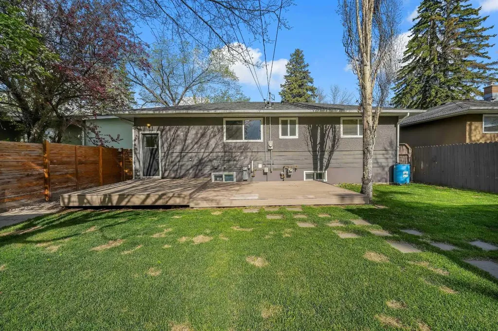 113 Langton Drive SW Calgary AB T3E 5G1