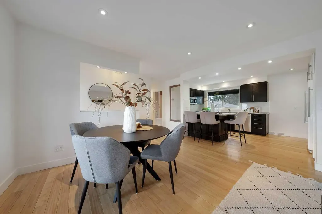 113 Langton Drive SW Calgary AB T3E 5G1