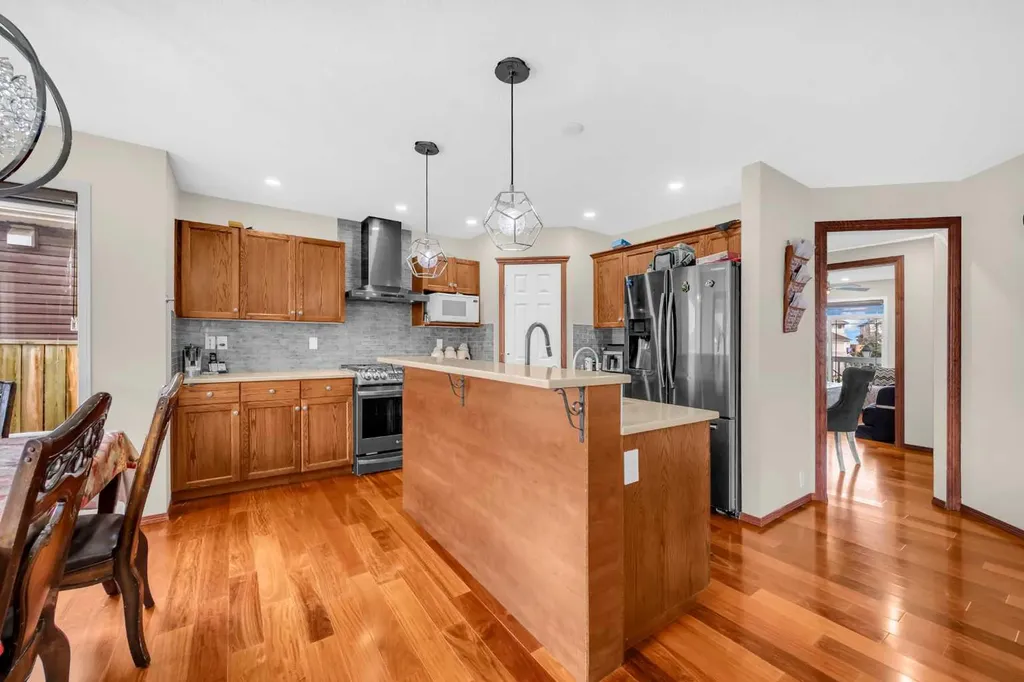 51 Coral Reef Close NE Calgary AB T3J3Y4
