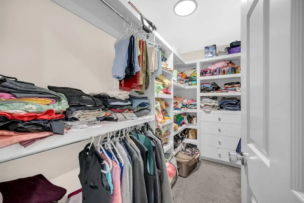 51 Coral Reef Close NE Calgary AB T3J3Y4