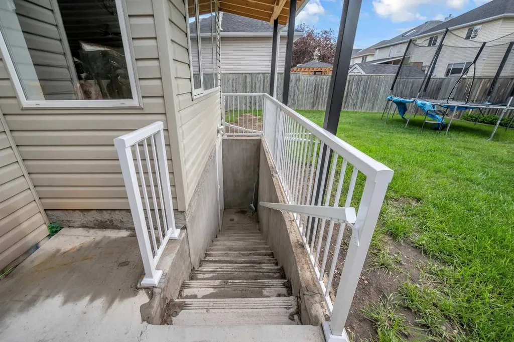 51 Coral Reef Close NE Calgary AB T3J3Y4