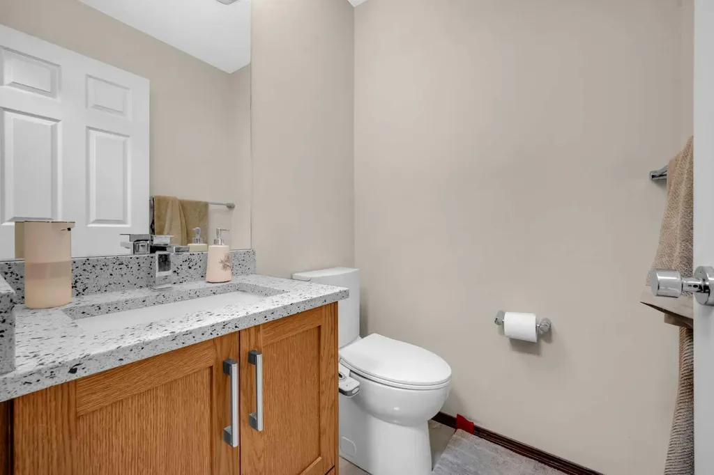 51 Coral Reef Close NE Calgary AB T3J3Y4
