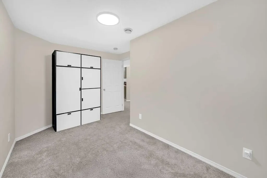 51 Coral Reef Close NE Calgary AB T3J3Y4