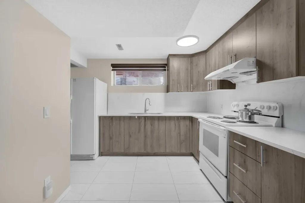 51 Coral Reef Close NE Calgary AB T3J3Y4