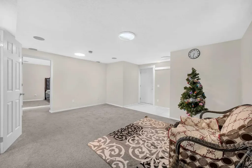 51 Coral Reef Close NE Calgary AB T3J3Y4