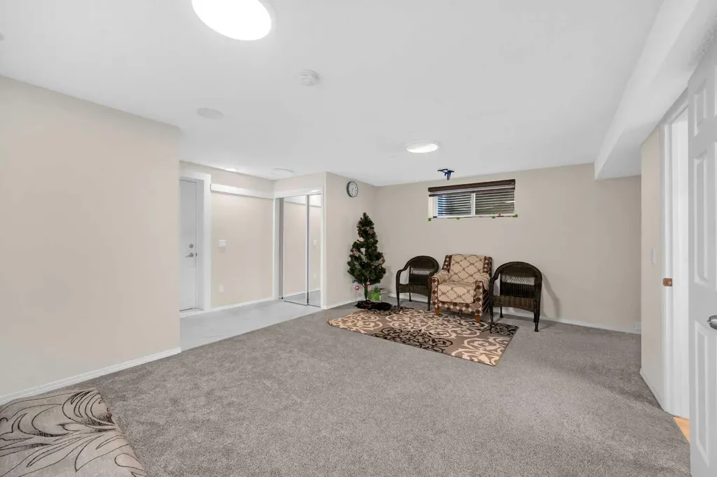 51 Coral Reef Close NE Calgary AB T3J3Y4