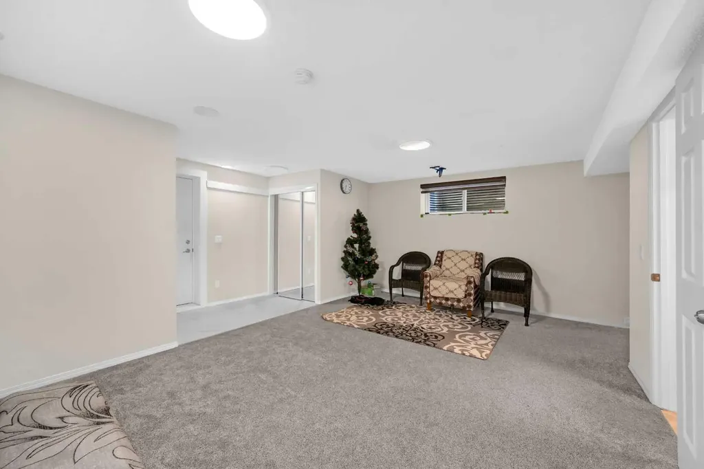 51 Coral Reef Close NE Calgary AB T3J3Y4