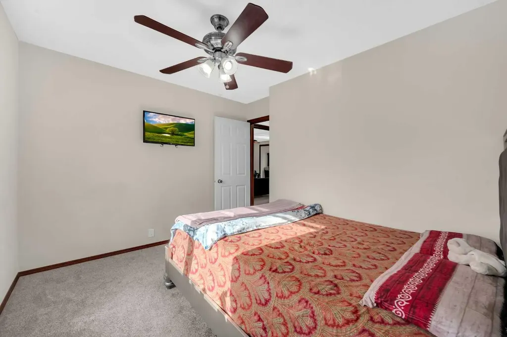 51 Coral Reef Close NE Calgary AB T3J3Y4