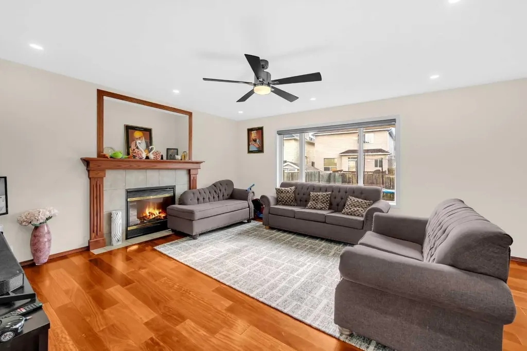 51 Coral Reef Close NE Calgary AB T3J3Y4