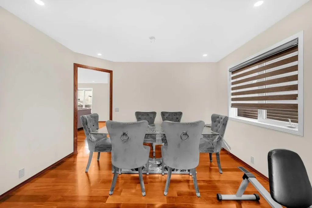 51 Coral Reef Close NE Calgary AB T3J3Y4