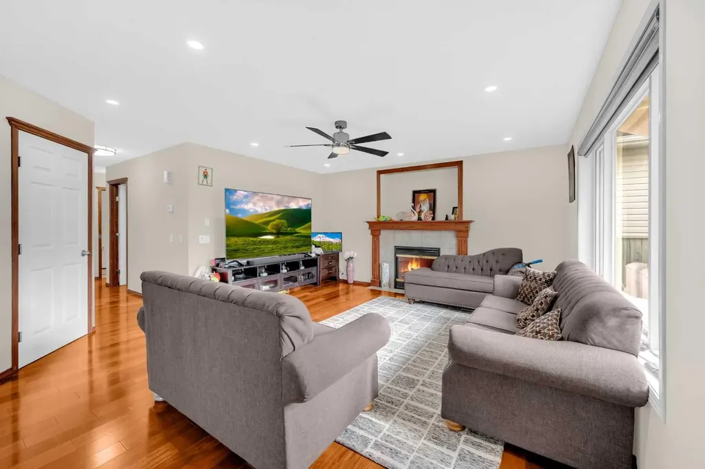 51 Coral Reef Close NE Calgary AB T3J3Y4