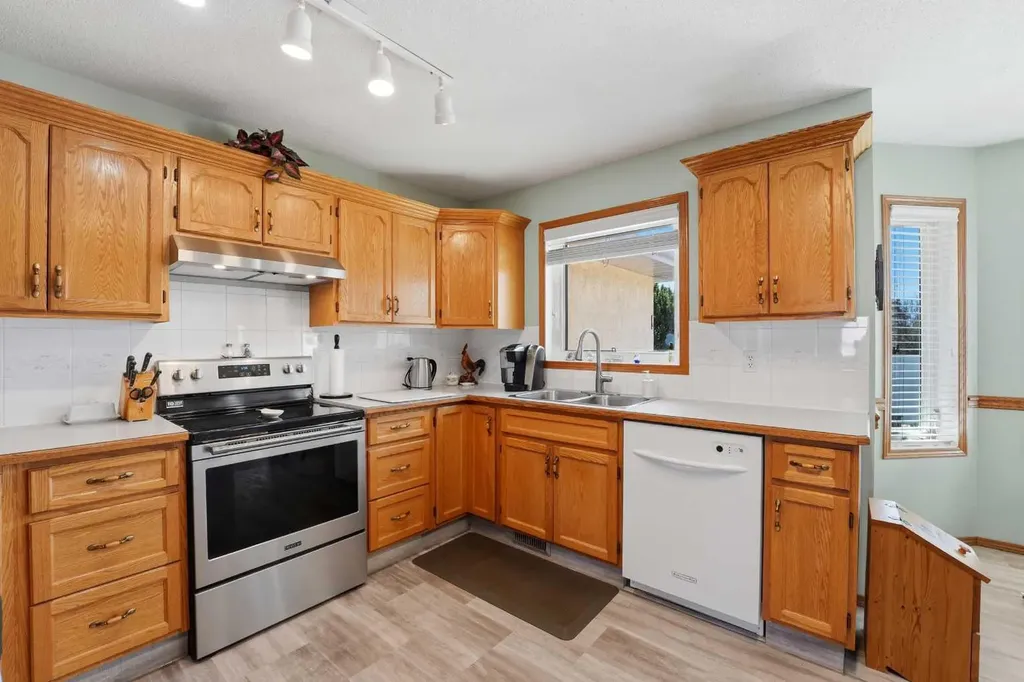 74 Donnelly Crescent Red Deer AB T4R 2L8