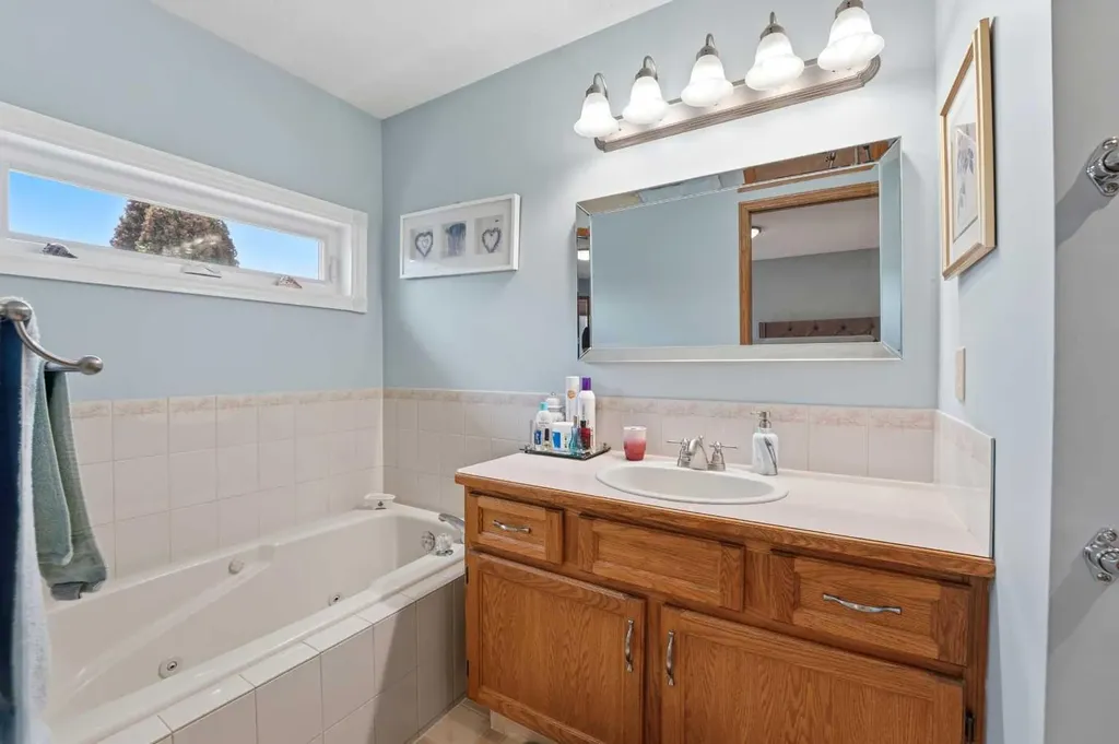 74 Donnelly Crescent Red Deer AB T4R 2L8