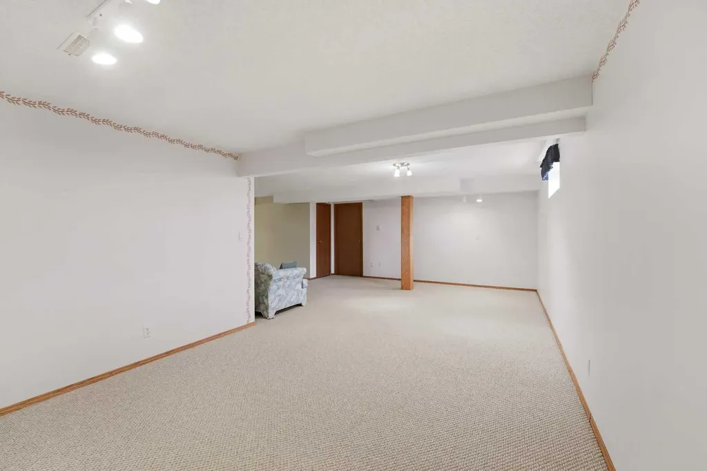 74 Donnelly Crescent Red Deer AB T4R 2L8