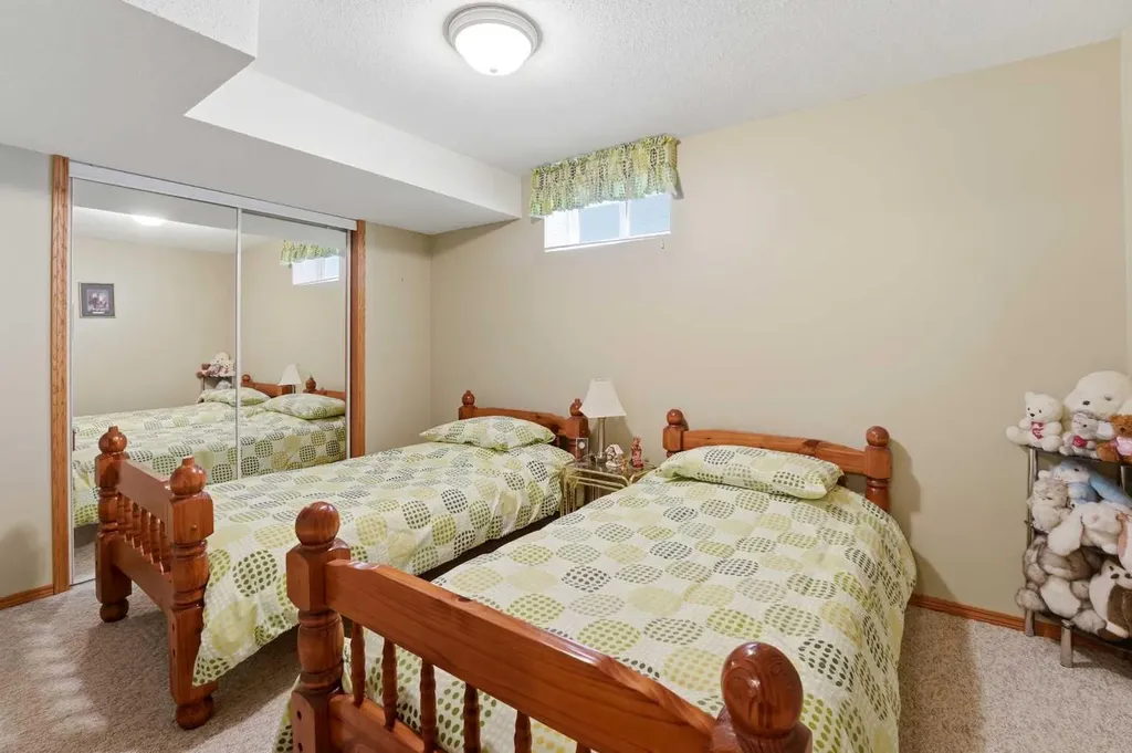 74 Donnelly Crescent Red Deer AB T4R 2L8
