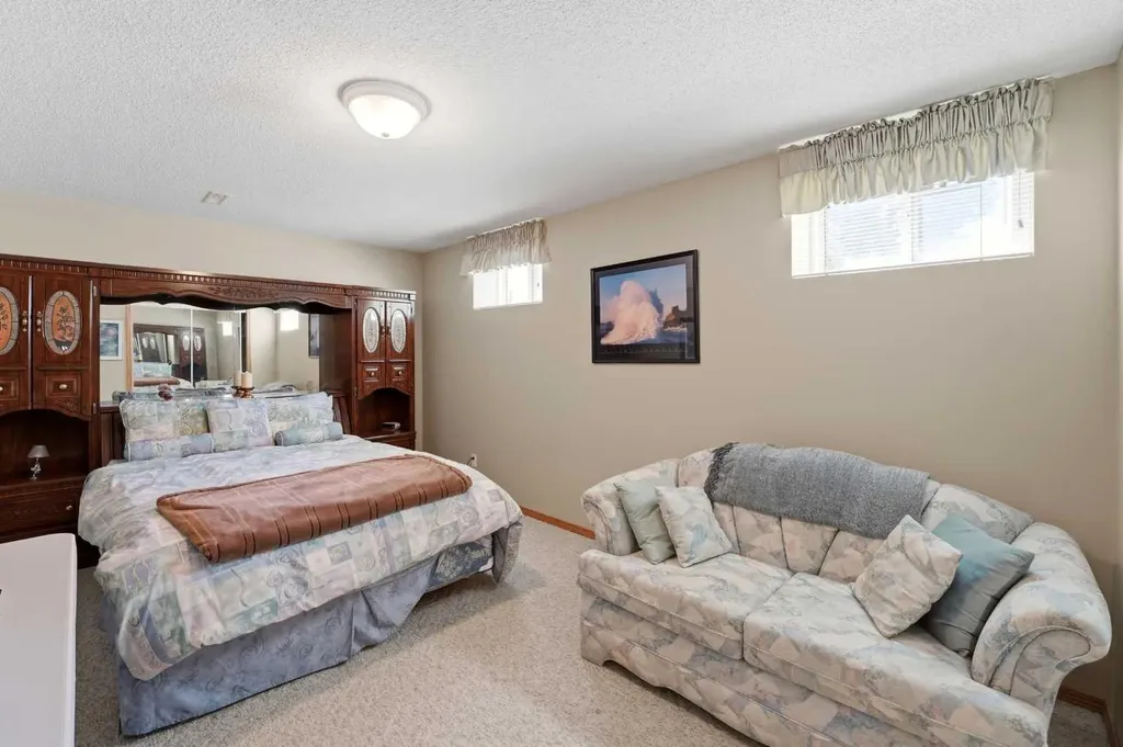 74 Donnelly Crescent Red Deer AB T4R 2L8