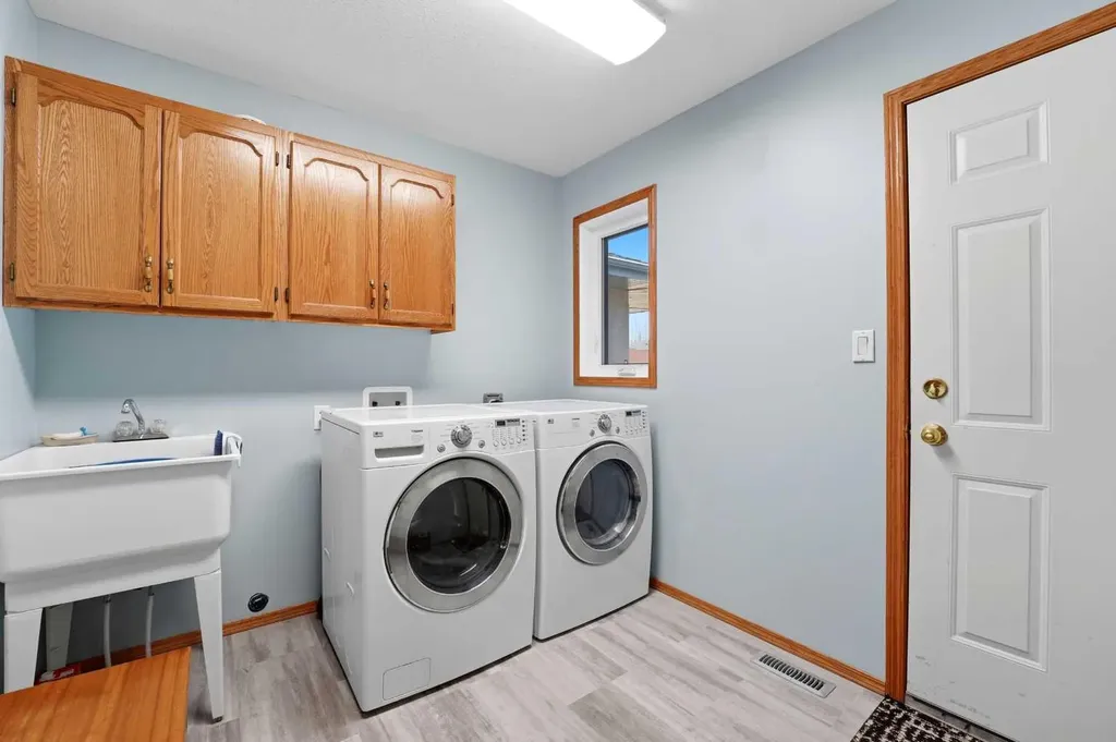 74 Donnelly Crescent Red Deer AB T4R 2L8
