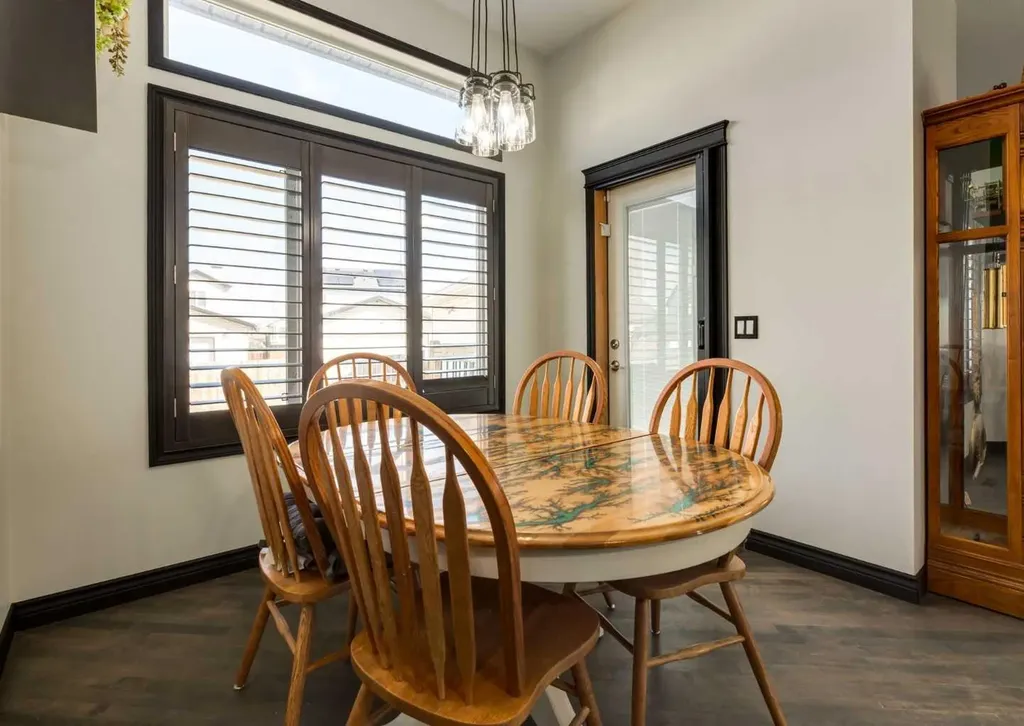 244 Stonegate Close NW Airdrie AB T4B 2V3