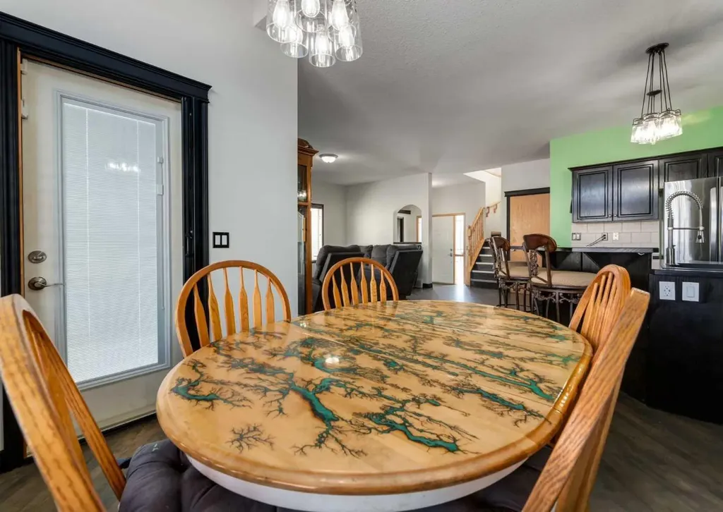 244 Stonegate Close NW Airdrie AB T4B 2V3