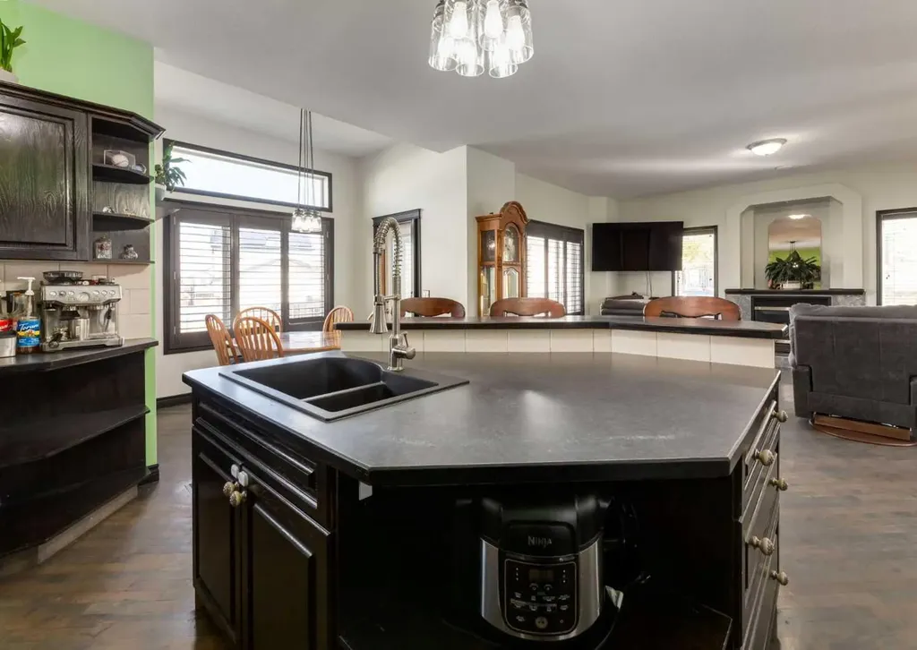244 Stonegate Close NW Airdrie AB T4B 2V3